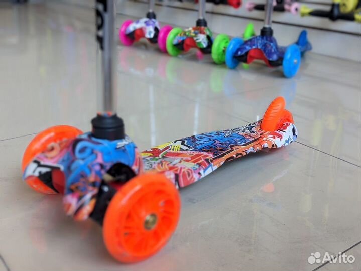 Самокат Мини Граффити со светящимися колесами