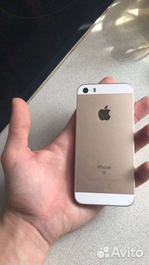Телефон iPhone SE 2016