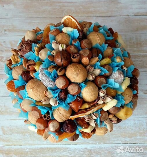 Букет из орехов, сухофруктов