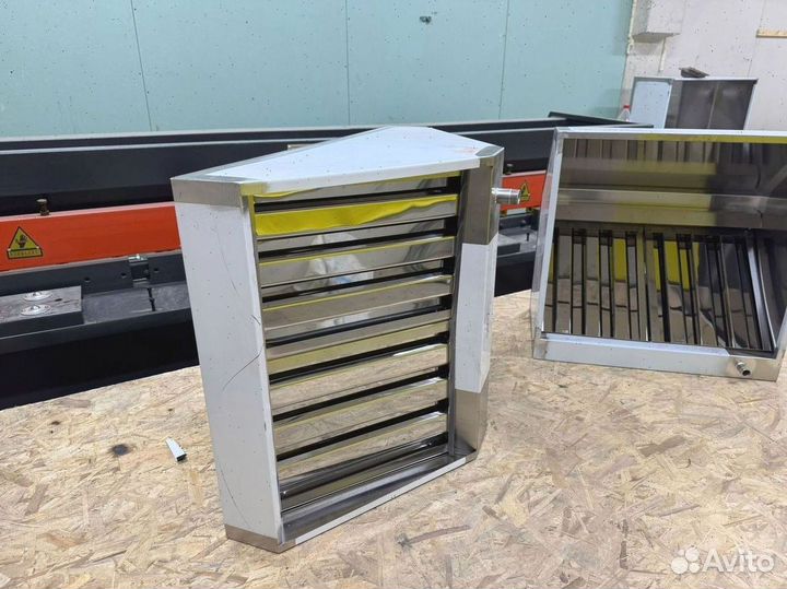 Зонт вытяжной с жироуловителем