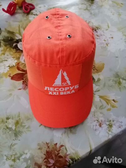 Каска лесоруба с бейсболкой