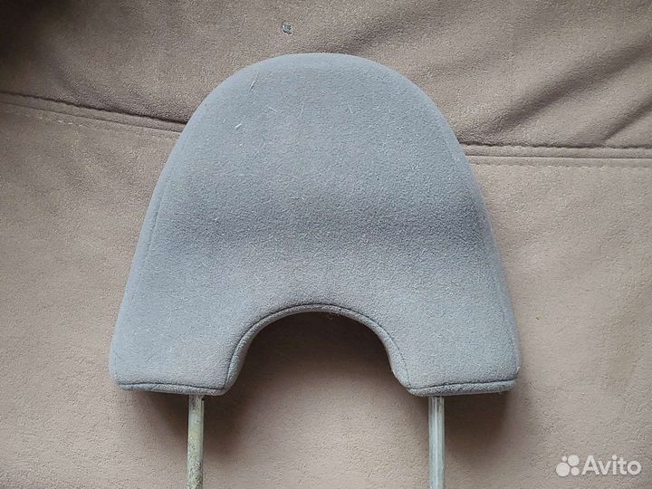 Продам подголовник на Хонда Фит