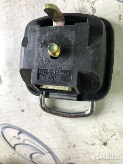 Крючок петля багажника Mitsubishi Outlander