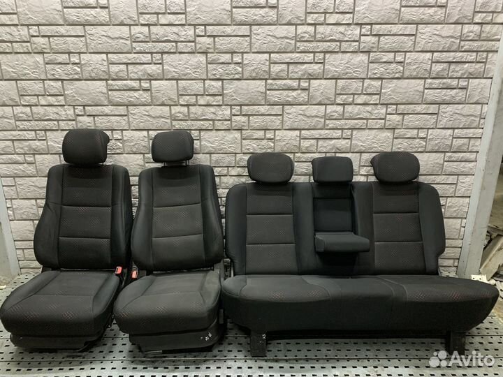 Ssang Yong Передний и задний ряд сидений