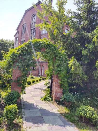 3-к. квартира, 100 м², 1/3 эт.