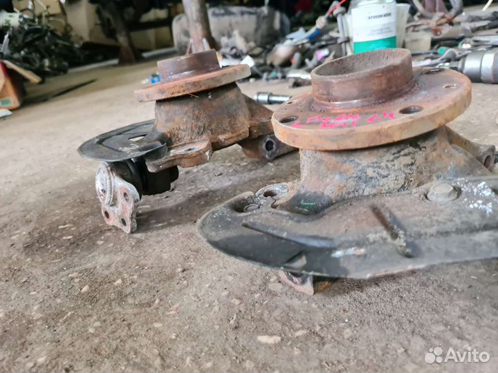 Кулак Fiat Doblo 2011 1.4