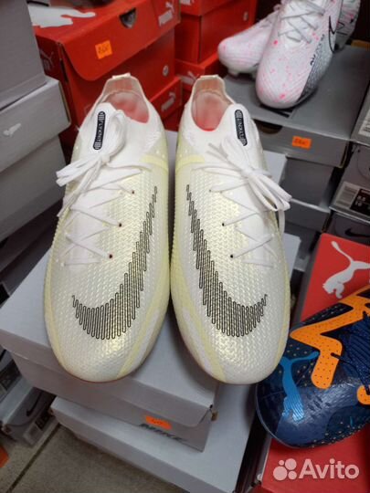 Футбольные бутсы nike phantom