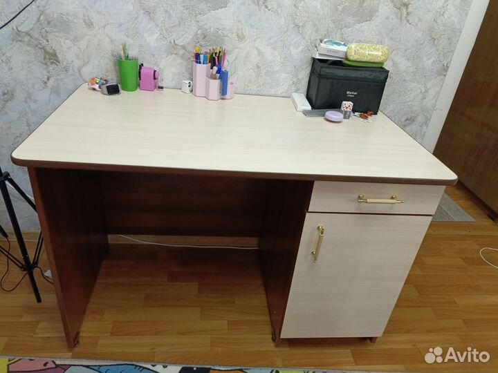 Стол письменный