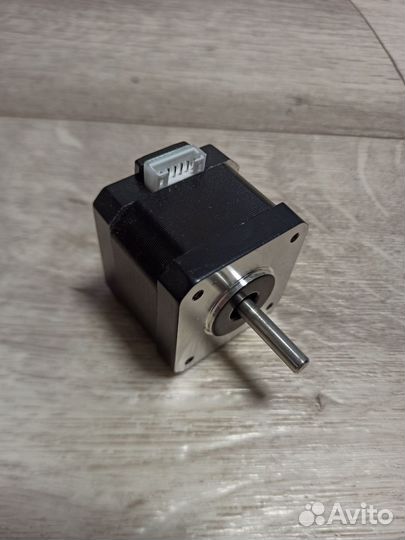 Шаговый двигатель