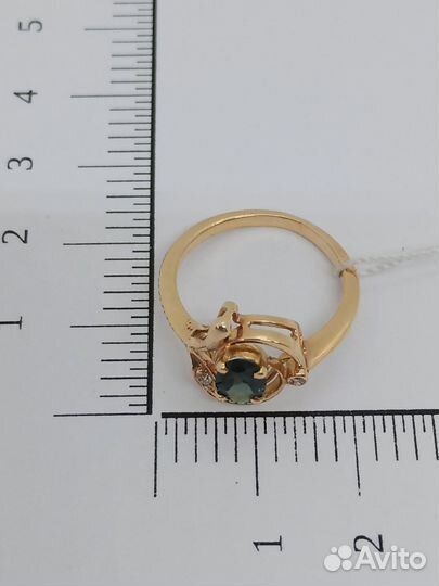 Кольцо с природным камнем Золото