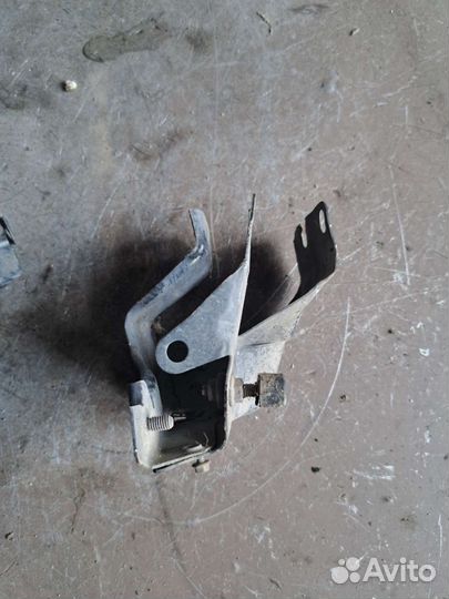 Кронштейн усилителя бампера Mercedes W211