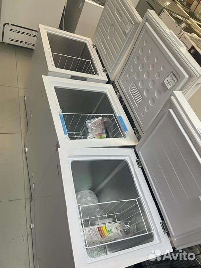 Морозильный ларь с глухой крышкой новый