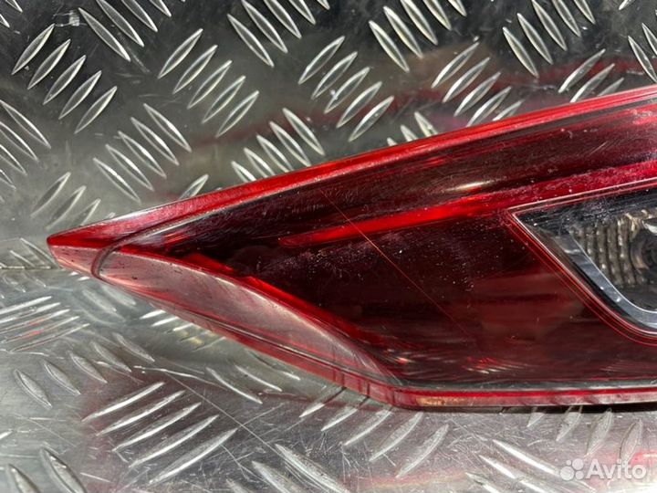 Фонарь багажника правый Mazda 3 BM