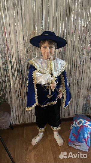 Карнавальный костюм мушкетура и снеговика