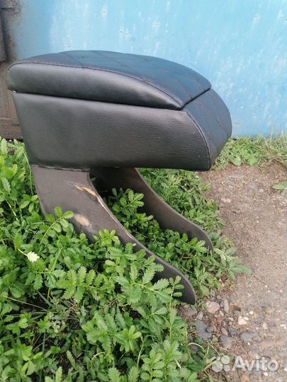 Подлокотник универсальный