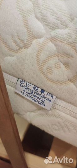 Детская кроватка с маятником и матрасом