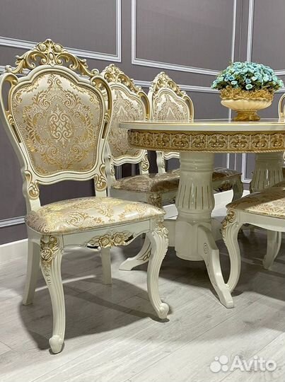 Стол и стулья в гостиную. В наличии