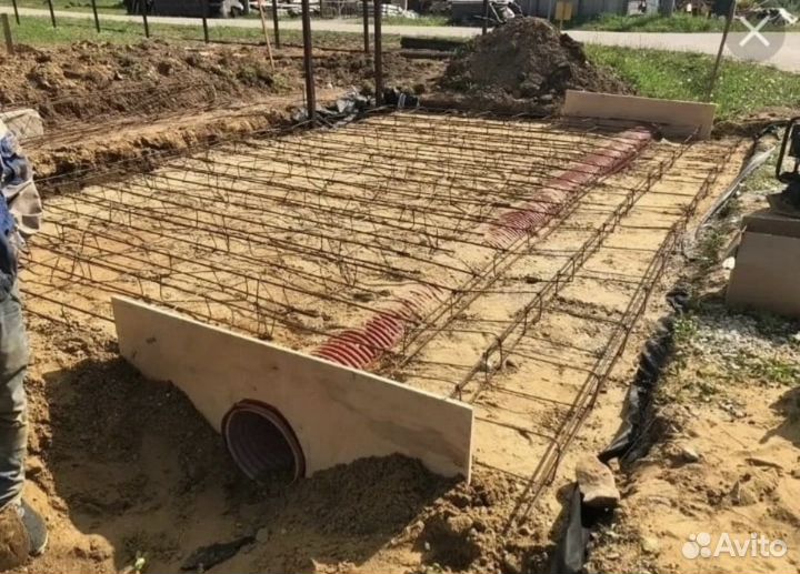 Строительная бригада плотники