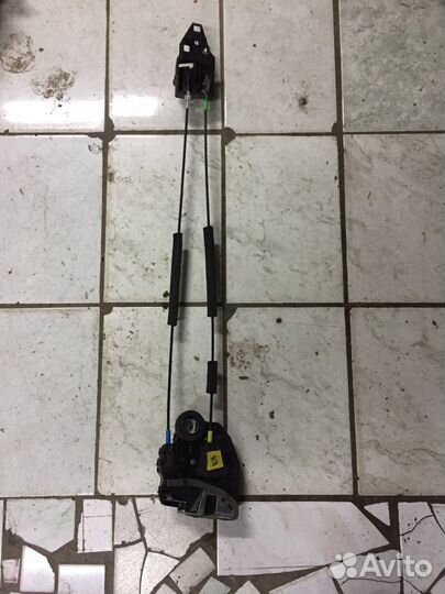 Замок двери правый задний с ручкой Toyota Camry 50