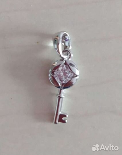 Подвеска ключик