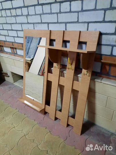 Вешалка настенная