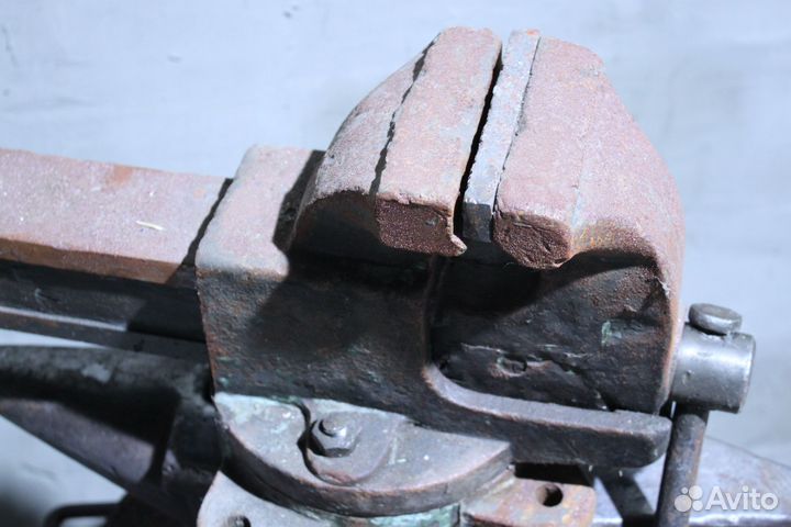 Тиски слесарные поворотные СССР