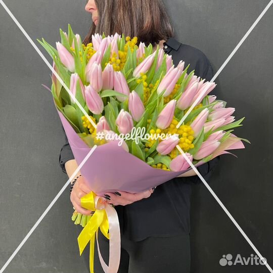 Тюльпаны с мимозой