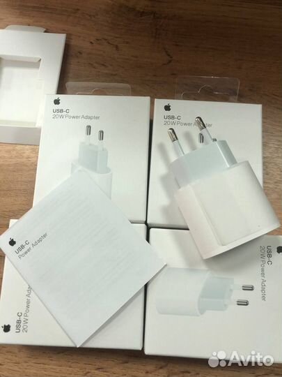 Блок питания Apple USB-C 20W (быстрая зарядка)