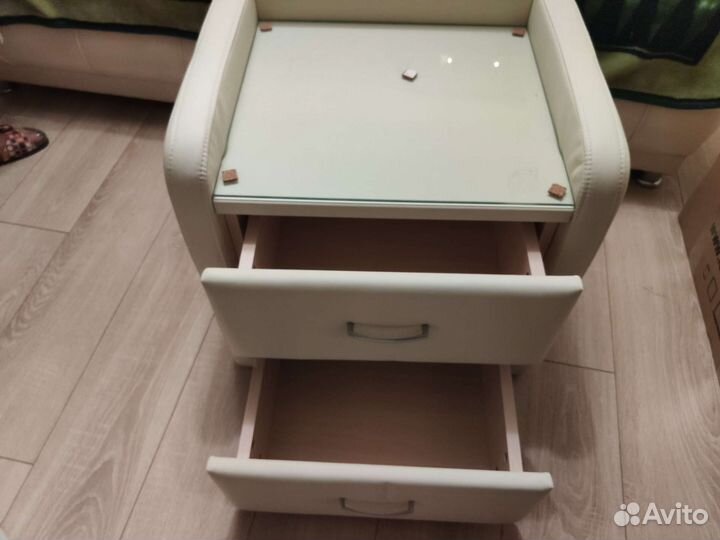 Тумба прикроватная белая кожа