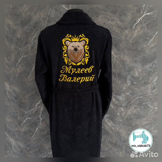 Черный халат с вышивкой медведя