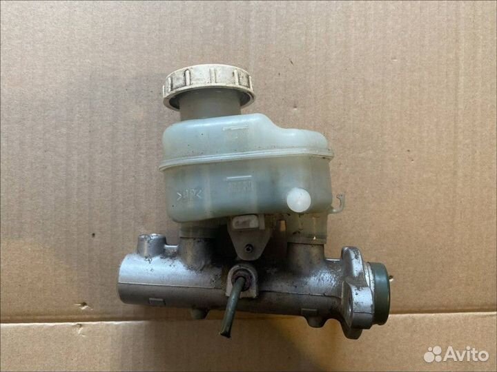 Главный тормозной цилиндр Mitsubishi Lancer