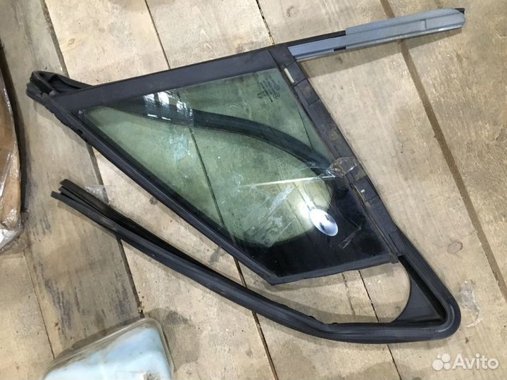 Стекло боковое оригинальное Peugeot 308 2008г
