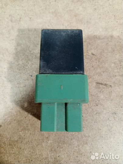 Реле Mitsubishi Carisma