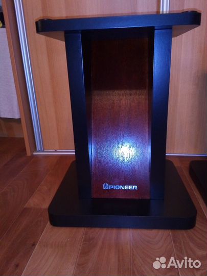 Стойки для акустики