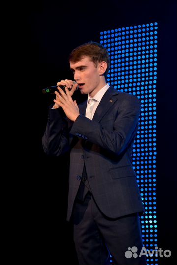 Певец на праздник