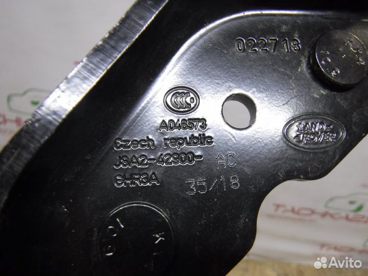 Петля двери багажника правая Range Rover Velar 17+