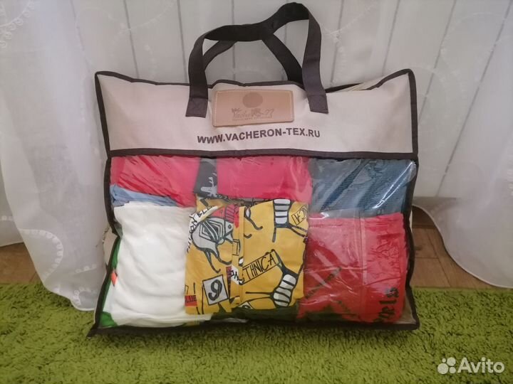 Два огромных пакета детских вещей