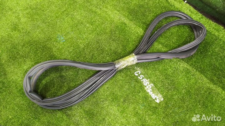 Уплотнение двери багажника Toyota Estima GSR50