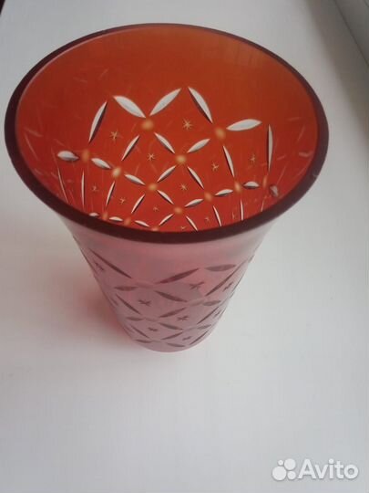 Ваза д/цветов(цвет рубин)