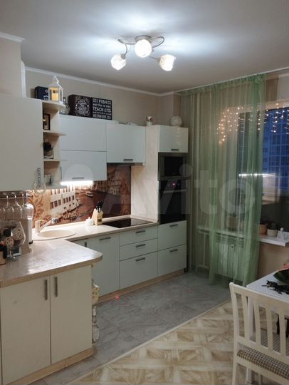 2-к. квартира, 50 м², 8/17 эт.