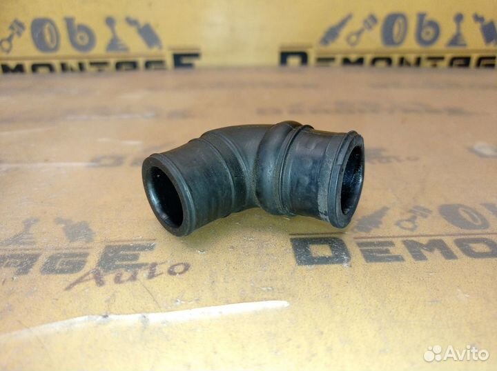 Патрубок вентиляции картерных газов 1.8T Passat B5