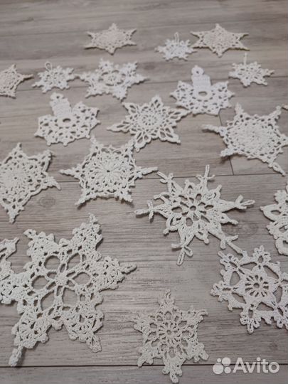 Снежинки вязаные, ручная работа