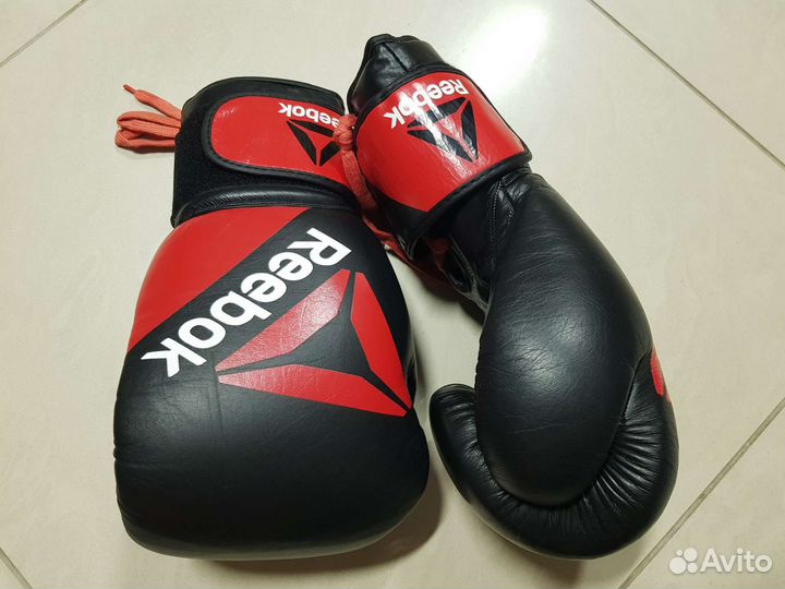 Боксерские перчатки reebok 14oz