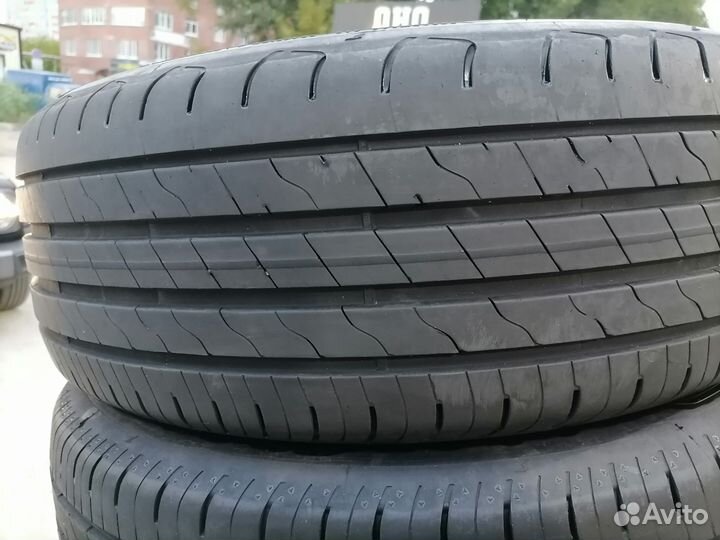 Goodyear EfficientGrip Performance 2 215/60 R17