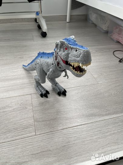 Динозавр на батарейках