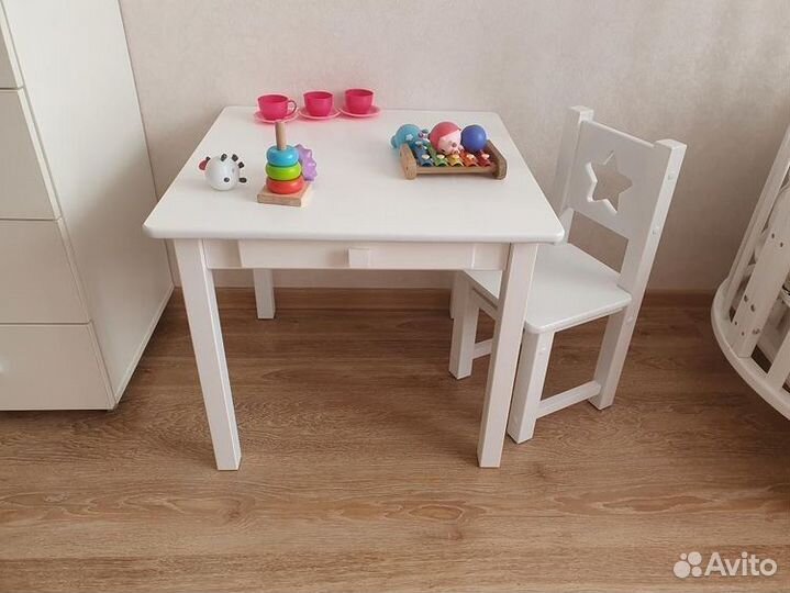 Белый столик и стульчик