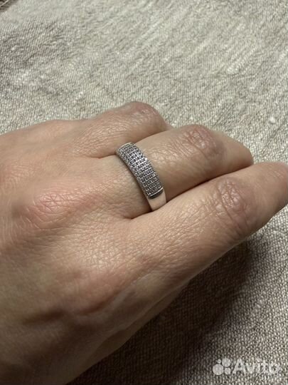 Кольцо. Дорожка с фианитами