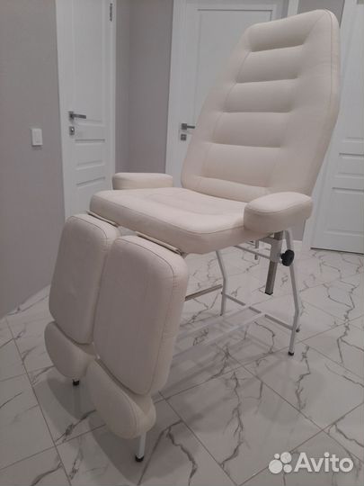 Педикюрное кресло, кушетка