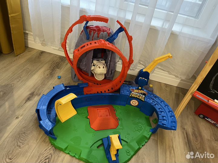 Набор игровой Hot Wheels Монстр-трак Вулкан Арена