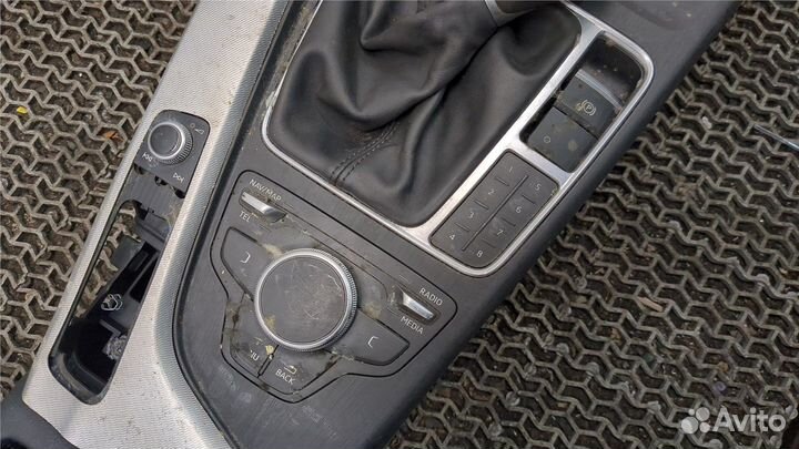 Консоль салона Audi A4 (B9), 2016